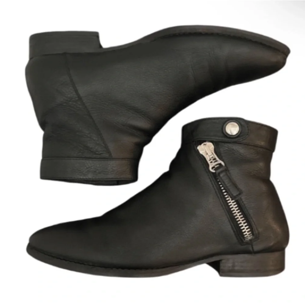 Authentic Aquatalia designer black leather ankle boots sz 8